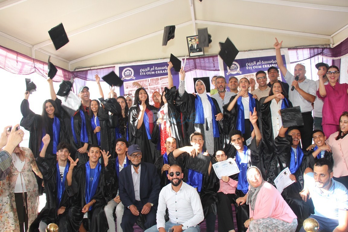 مجموعة مدارس ام الربيع الخاصة بالجديدة  تحتفي بتلامذتها المتفوقين في حفل التميز