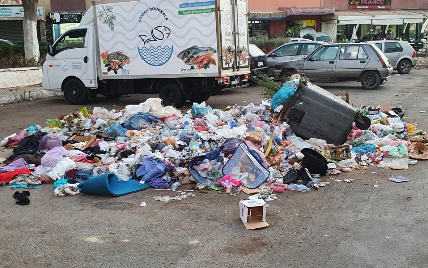 بعد تعطل 9 شاحنات وآليات عن العمل.. شركة 'أرما' للنظافة تغرق مدينة الجديدة في الأزبال