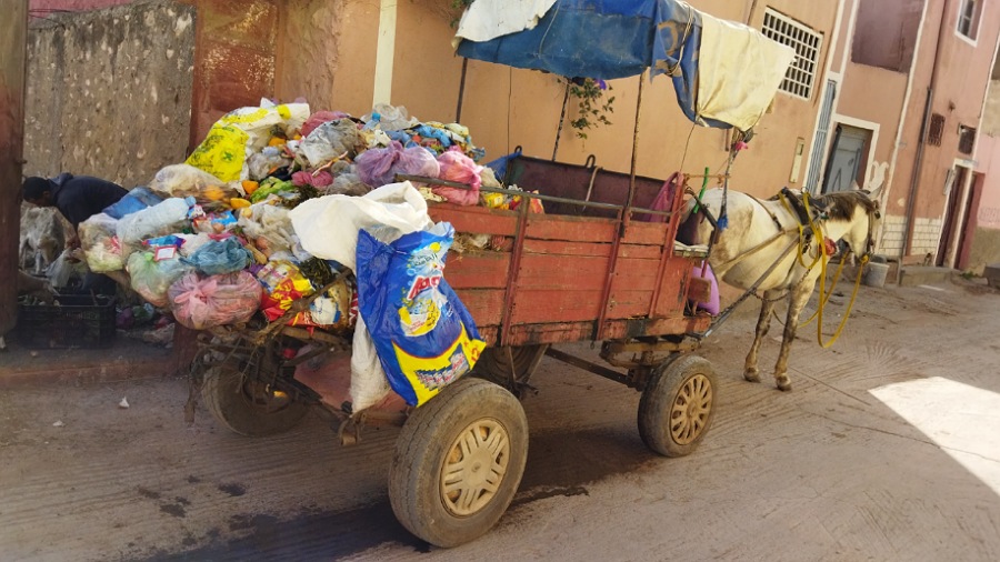 في الحاجة إلى شاحنة لجمع الأزبال لساكنة دوار اولاد سي بوشعيب بجماعة سيدي اسماعيل