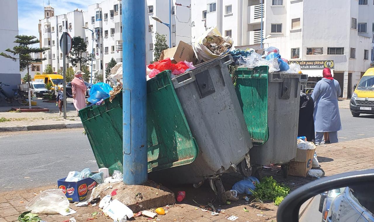المعارضة تعتذر لساكنة الجديدة وتطالب رئيس الجماعة بتقديم الاستقالة بعد تحول المدينة إلى مطرح للنفايات