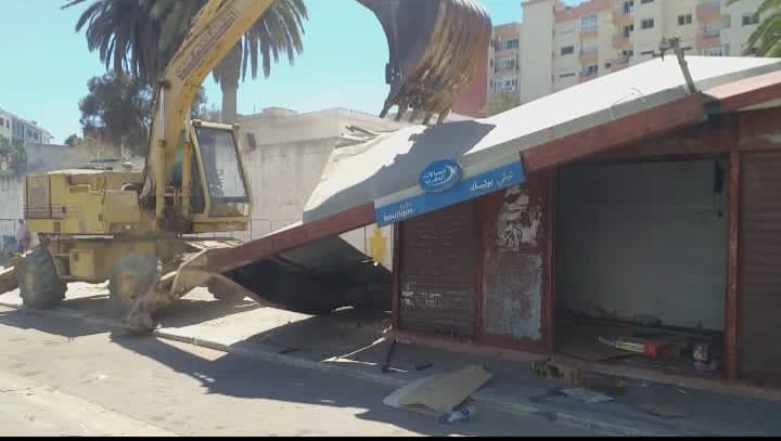 سلطات الجديدة تهدم كشكا تجاريا في ملكية المستشار الجماعي مصطفى أبا تراب