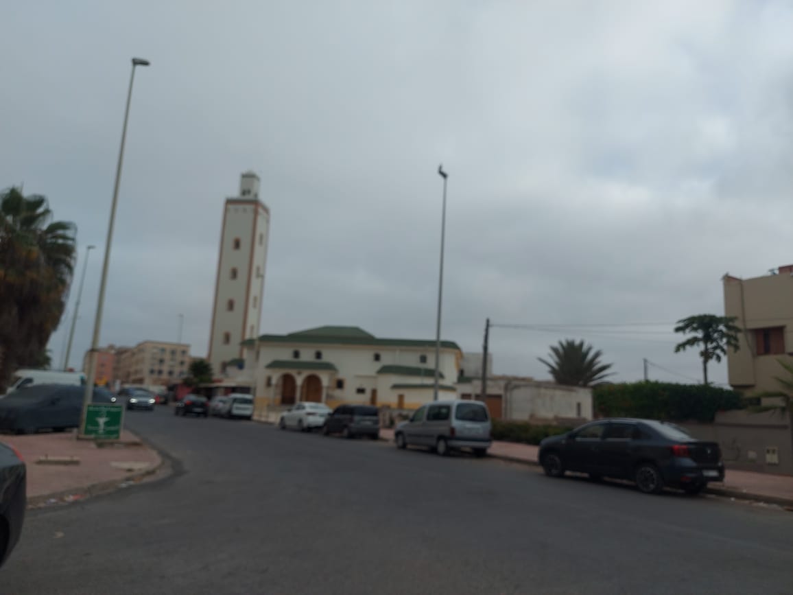 ساكنة اقامات النور والاقامات المجاورة تطالب برفع  صوت الأذان بمسجد البناني بالجديدة