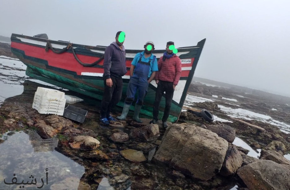 جنوح قارب للصيد التقليدي مجهول الهوية قرب شاطىء مولاي عبد الله