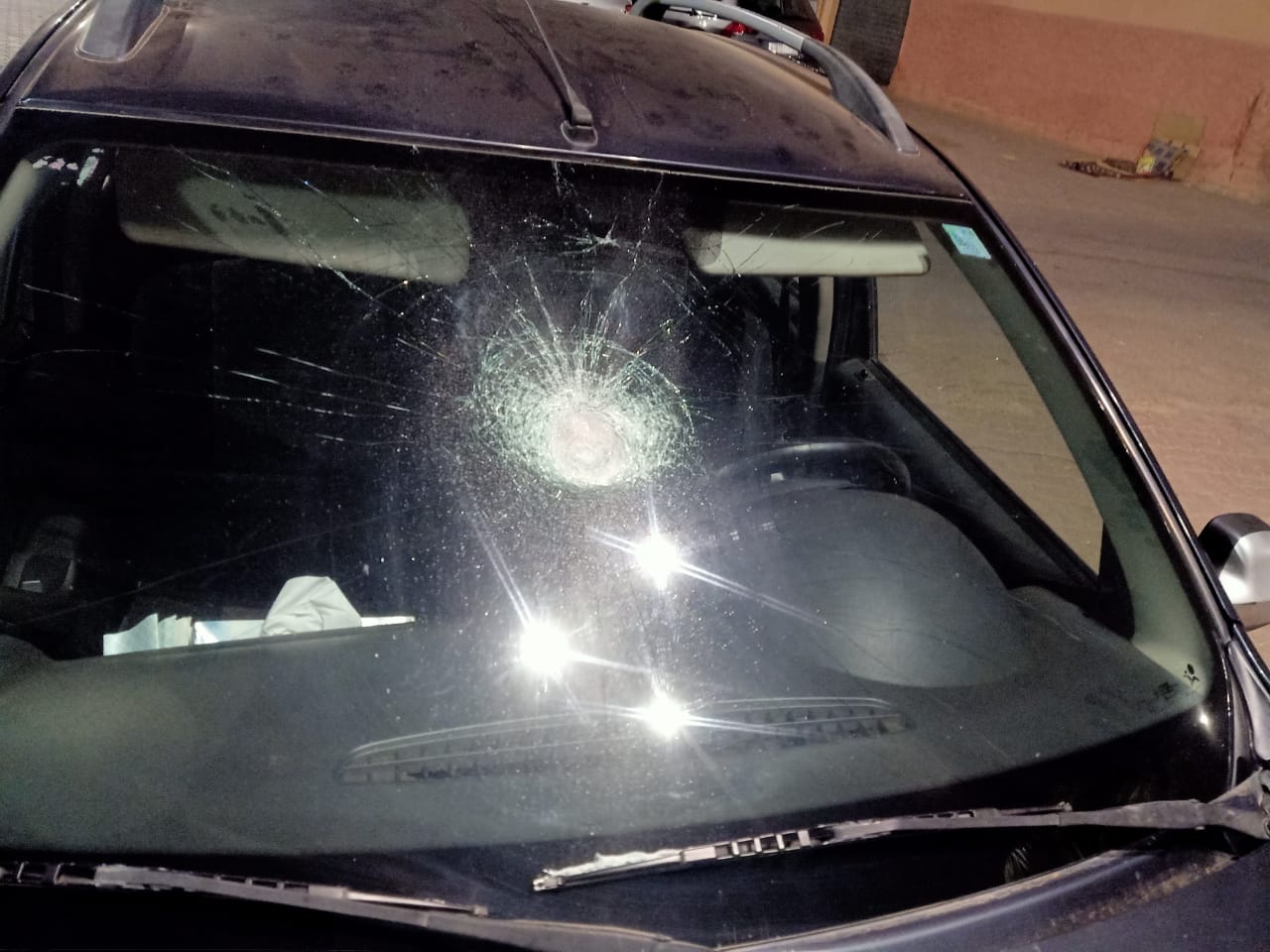 جانح حديث الخروج من السجن يكسر حافلة و 8 سيارات بآزمور