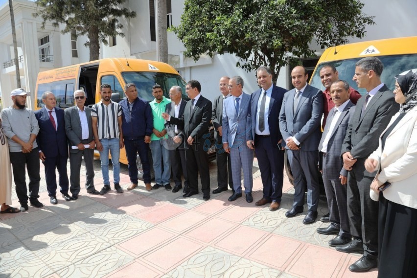 مراسيم تسليم سيارات للنقل المدرسي لجمعيات تابعة لإقليم الجديدة تحت إشراف عامل الاقليم