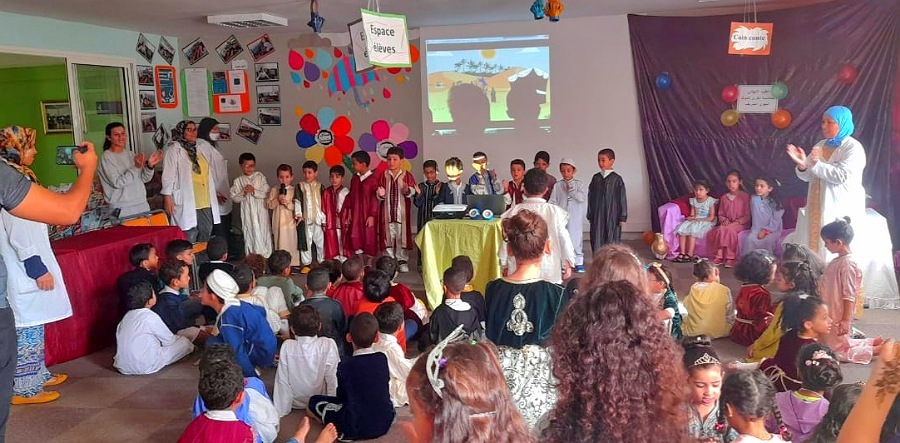 إدارة وجمعية آباء مدرسة الإقامة بالجديدة يدخلان الفرحة على قلوب التلاميذ في ذكرى المولد النبوي