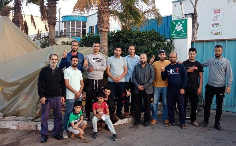 نقابيون من العدل والإحسان في زيارة تضامنية لعمال تعاونية كوباك المعتصمين بالجديدة