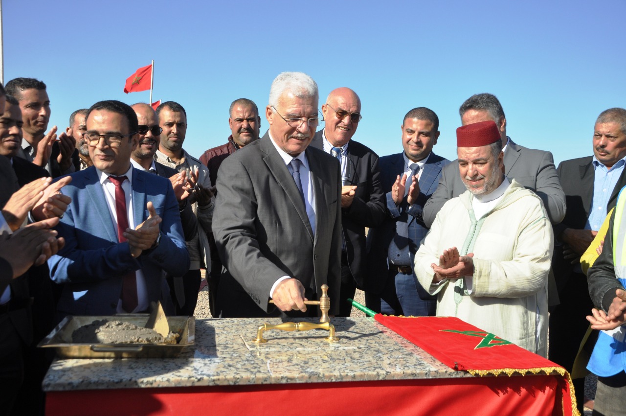 بالصور.. عامل إقليم سيدي بنور يضع الحجر الأساس لبناء ثانوية تأهيلية بجماعة اولاد عمران