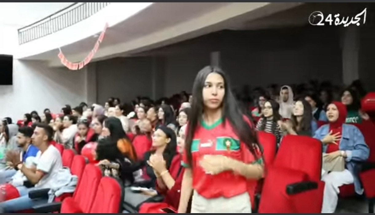 من إحدى المقاهي بالجديدة.. شاهد ردود فعل الجماهير حول مباراة المغرب ضد كرواتيا