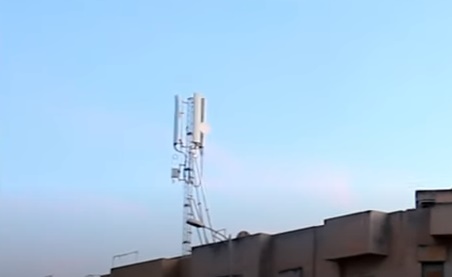 ساكنة تجزئة المجد بالمويلحة تستنجد بعامل الجديدة لمنع تثبيت لاقط هوائي بالقرب من منازلهم