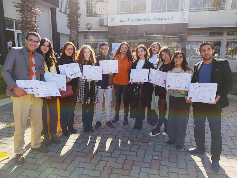 الفريق الصحفي التلاميذي لمؤسسة الملاك الأزرق بالجديدة يحظى بتكريم خاص واستقبال من طرف القناة الثانية