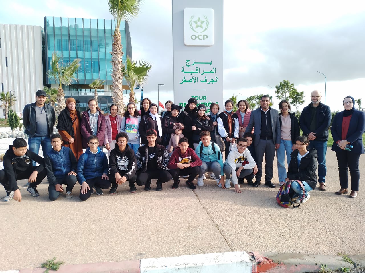 تلاميذ مؤسسة نزار قباني الخصوصية بالجديدة يزورون المركب الصناعي بالجرف الأصفر