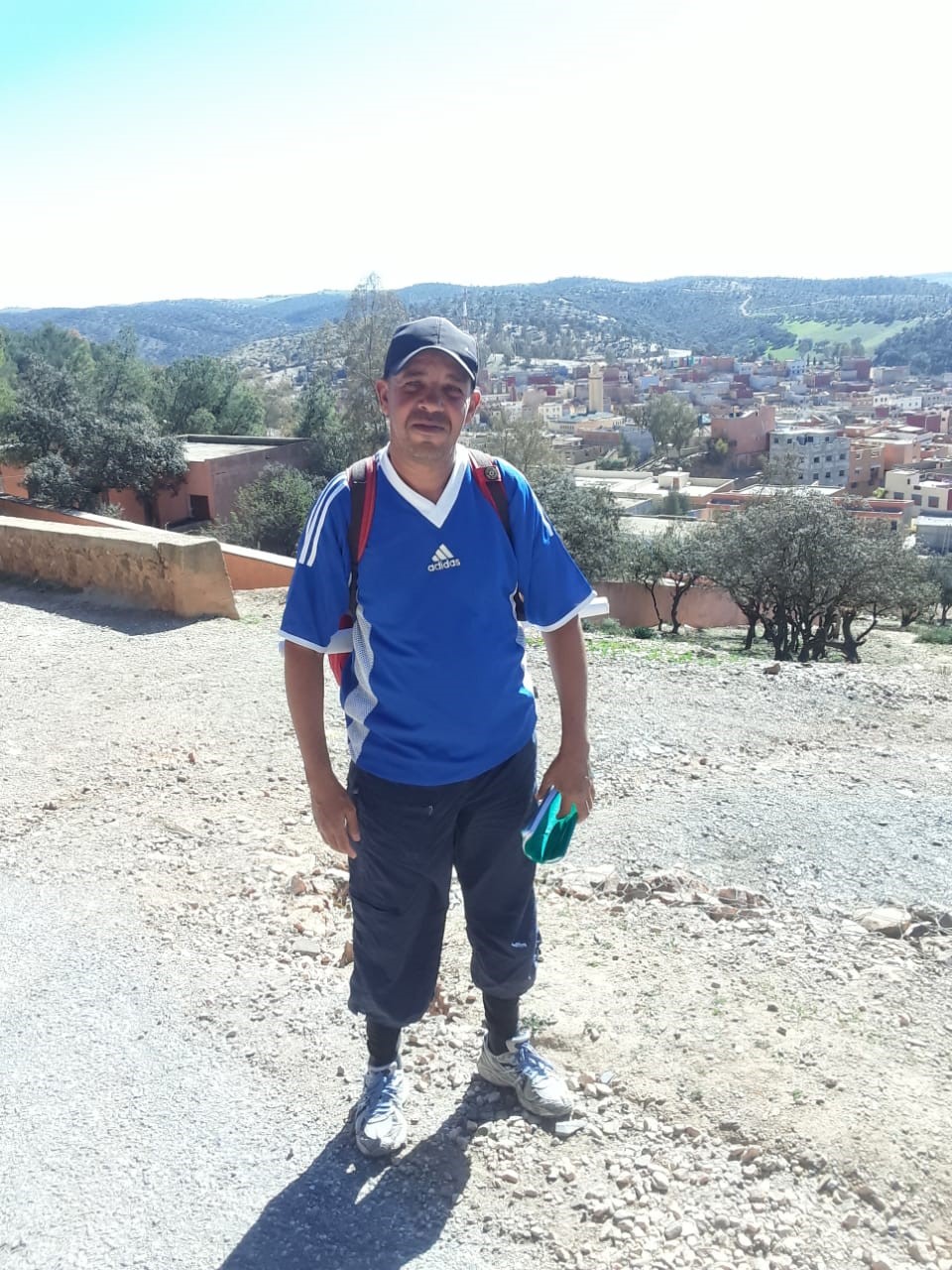 ابن جماعة سيدي احساين بن عبد الرحمان، البطل " حميد فالح "             يخوض رحلة مشيا على الأقدام لقطع حوالي 1200 كيلومتر