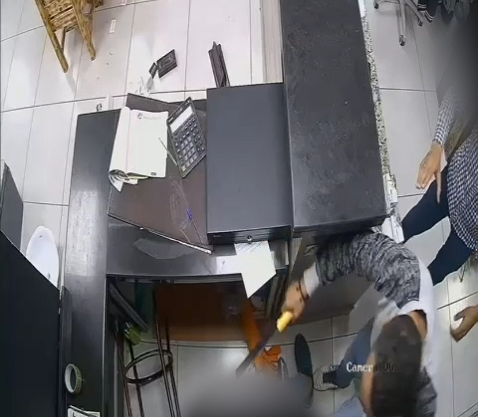 جانح يقتحم مقر شركة بالجديدة ويهدد مستخدميها بواسطة ''مقدة''