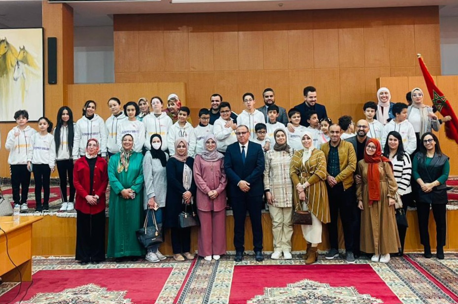 عامل الاقليم يستقبل أطفال الجديدة الفائزين في المسابقة الوطنية للروبوتيك قبل سفرهم إلى أمريكا للمشاركة في بطولة العالم