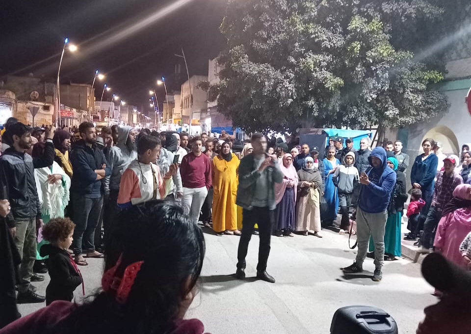 ساكنة مدينة أزمور تخرج في وقفة حاشدة احتجاجا على الغلاء و''الحكرة'' والتهميش