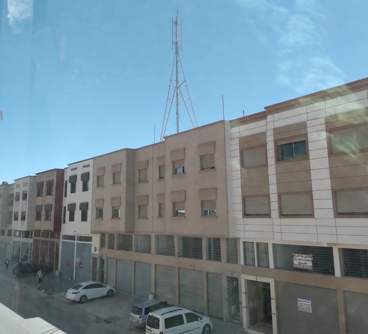 سكان تجزئتي البطحاء والزهرة بالجديدة يشتكون من لاقط هوائي تابع لشركة اتصالات المغرب