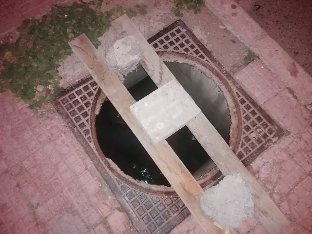 ظاهرة سرقة بالوعات الصرف الصحي تعود بقوة إلى أحياء وشوارع الجديدة