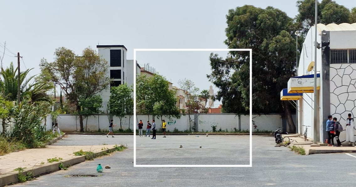 استمرار إغلاق زنقة رئيسية أمام السير والجولان يثير جدلا قانونيا بمدينة الجديدة