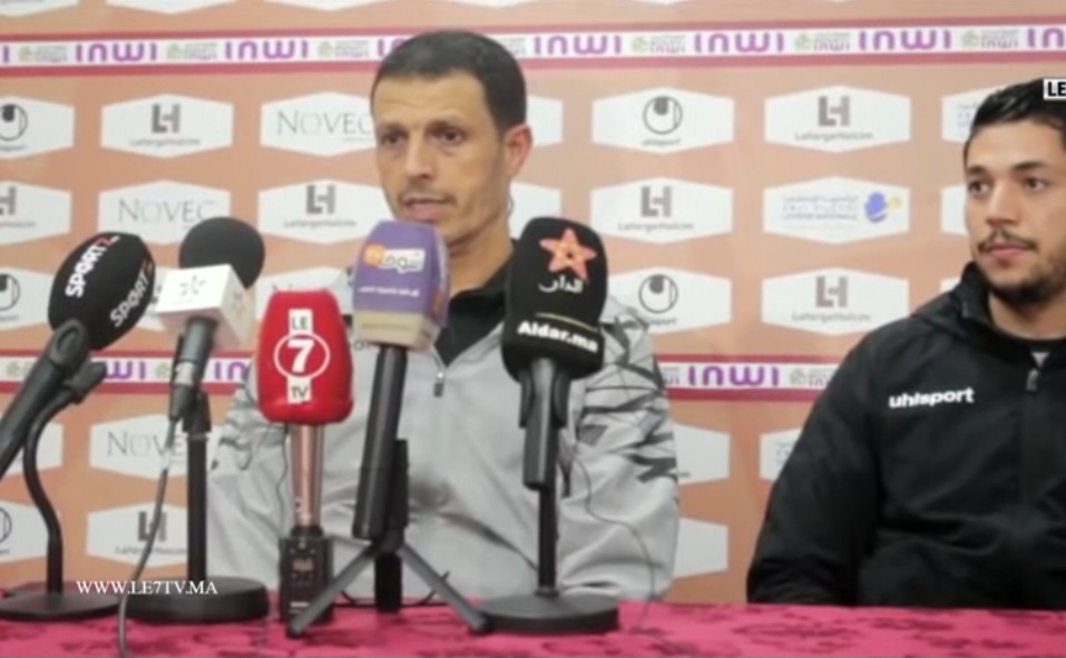 السلامي يغضب أنصار الدفاع الحسني الجديدي بتصريحاته الاستهزائية