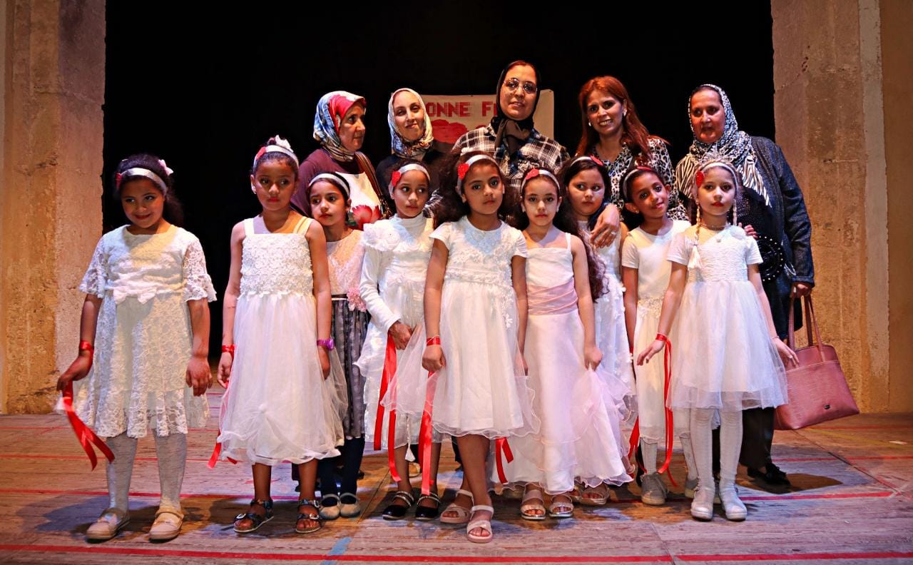 تلاميذ مدرسة أم الربيع الخاصة بالجديدة يحتفون بعيد الأم في حفل بهيج بمسرح الحي البرتغالي