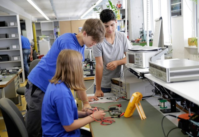 وفد ألماني رسمي يحل بالجديدة لتشغيل مهندسين وتقنيين في مجال الكهرباء والحاسوب