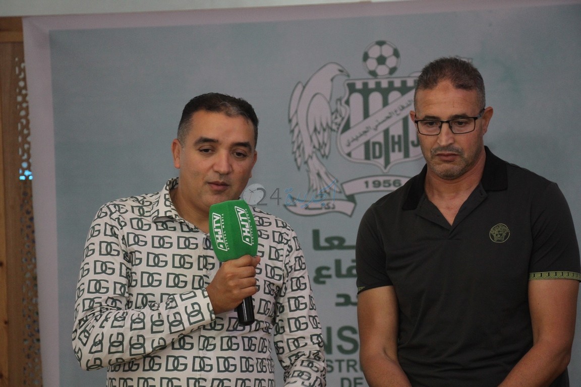 بالصور ... مكونات فريق الدفاع الحسني الجديدي لكرة القدم في لقاء تواصلي