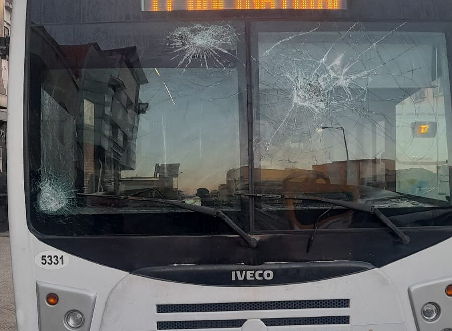 الشرطة القضائية تلقي القبض على  المعتدي على حافلات النقل الحضري بالجديدة