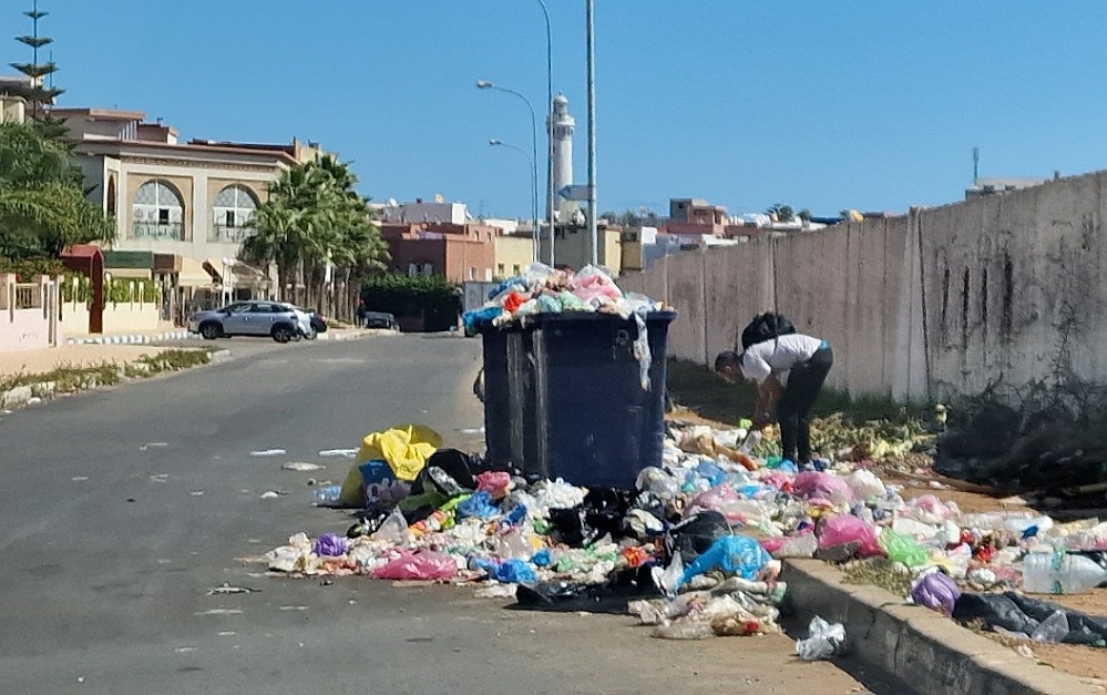 تأخر الداخلية في الافراج عن الدعم المخصص لتمديد عقد شركة النظافة يهدد بتفاقم جمع النفايات بالجديدة