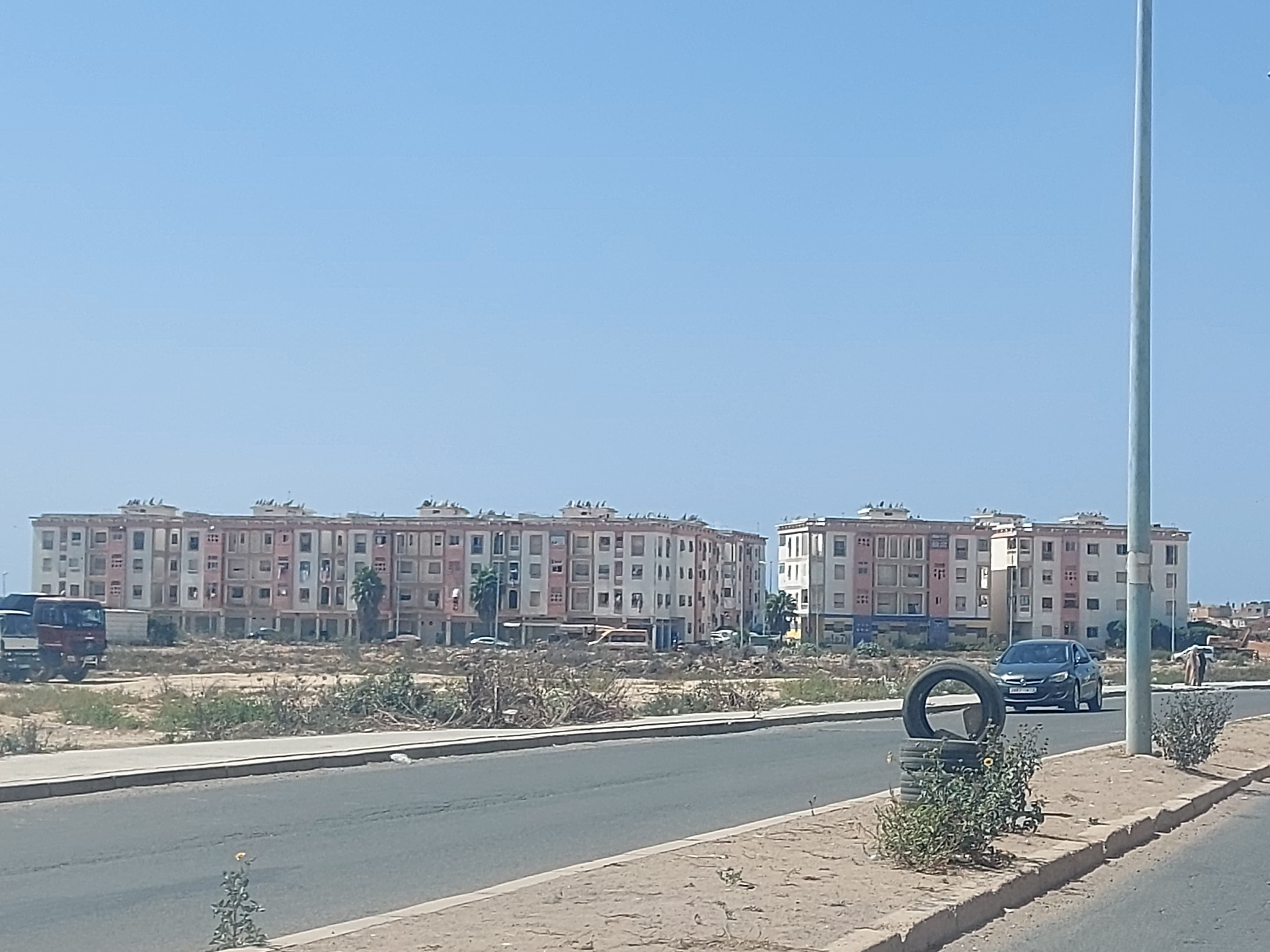 ظهور تصدعات وشقوق في جدران إقامات العمران بالجديدة بعد ارتدادات زلزال الحوز