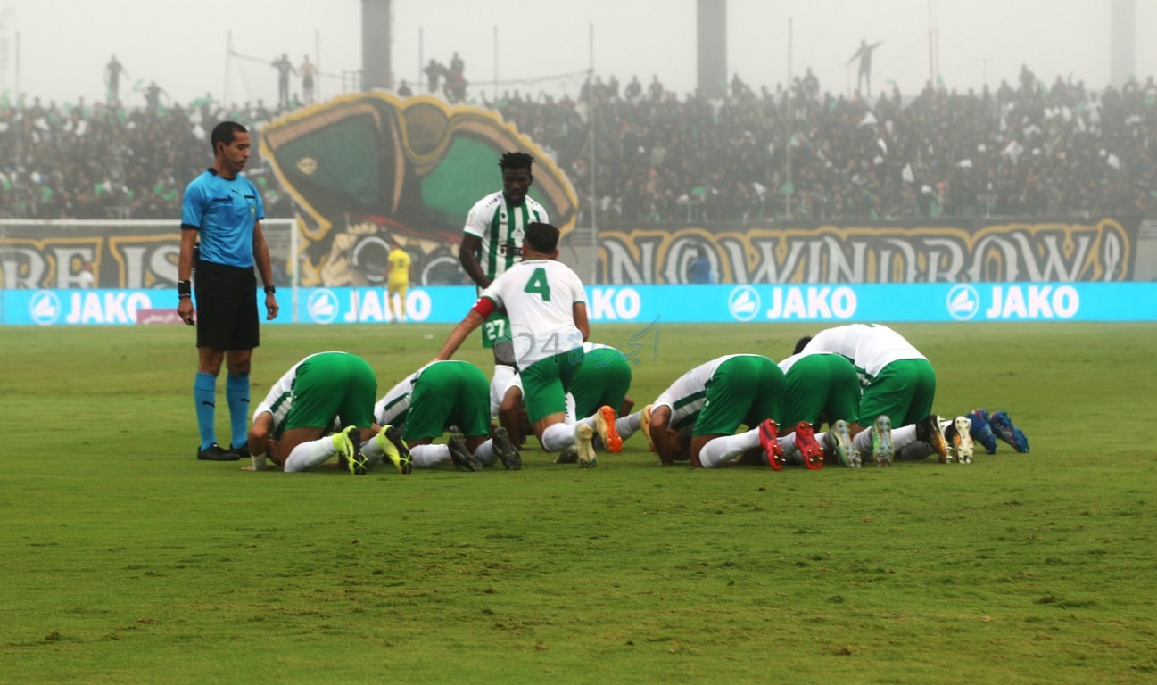 بالصور ... الدفاع الحسني ألجديدي يُلحقُ بالنادي المكناسي الهزيمة الثانية