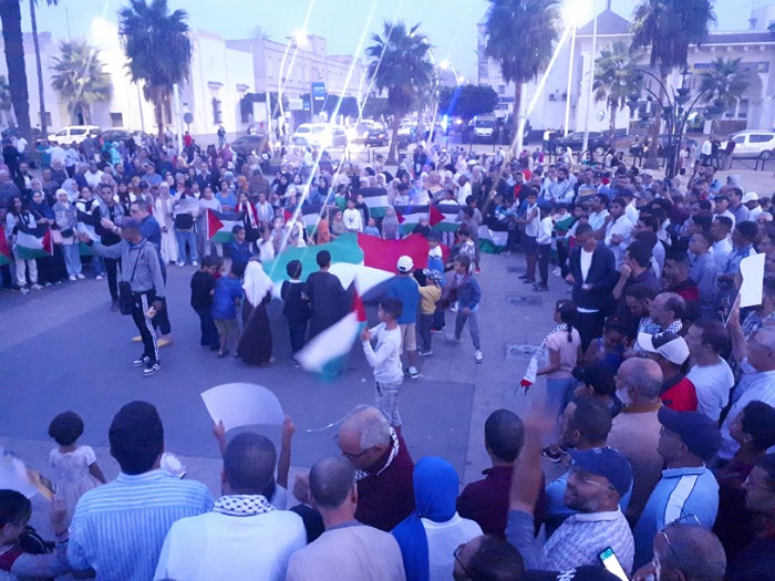 بالصور.. تنظيم وففة حاشدة بالجديدة للتضامن مع المقاومة الفلسطينية