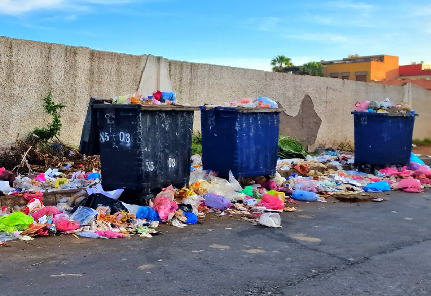 قطاع النظافة بالجديدة نحو المجهول.. الداخلية ترفض التمديد لعقد الشركة وهذه الأخيرة تغرق المدينة في الأزبال