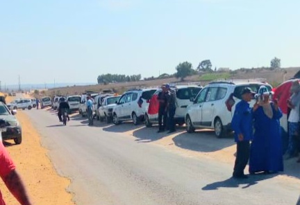 تنظيم وقفة بجماعة اولاد رحمون للاحتجاج على توقف الاشغال بطريق اقليمية حيوية بالمنطقة