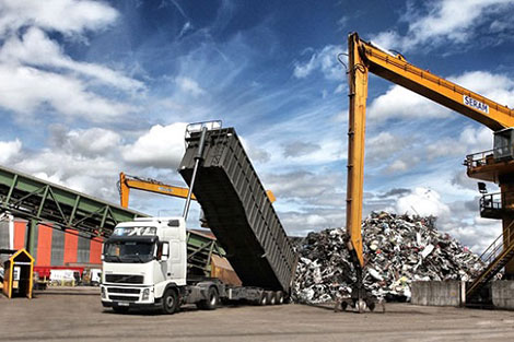 السجن النافذ لسائقي شاحنات سرقوا متلاشيات حديد كانوا بصدد إيصالها إلى الجرف الأصفر