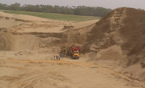 تقديم شكاية ضد مقلع عشوائي للرمال بجماعة اثنين شتوكة