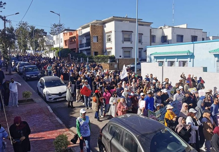 رجال ونساء التعليم بالجديدة يواصلون في مسيرة حاشدة الاحتجاجات الرافضة للنظام الأساسي الجديد