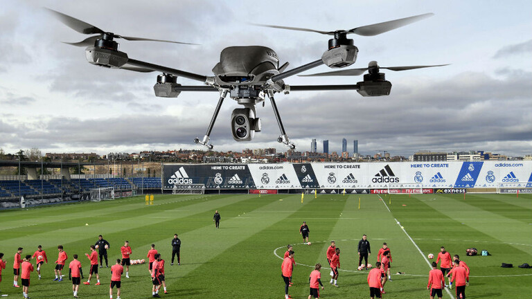 مدرب الدفاع الحسني الجديدي يستعين بطائرة ''درون'' لتصوير ومراقبة تداريب الفريق
