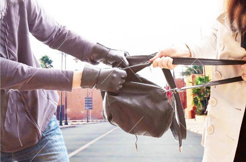 إدانة سارق مواطنتين بريطانيتين في الشارع العام بسيدي بوزيد بالسجن النافذ