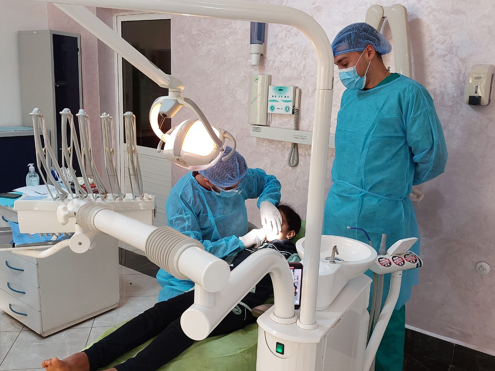 350 تلميذا يستفيدون من خدمات قافلة لطب الأسنان بضواحي الجديدة