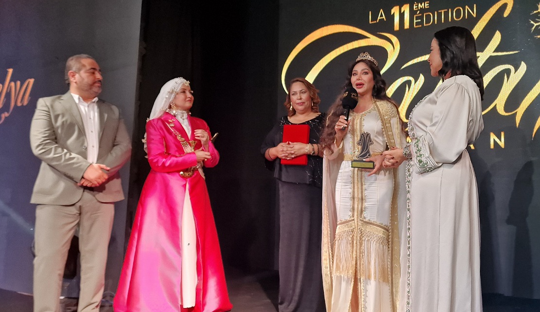 تكريم الإعلامية السعودية لجين عمران في اختتام الدورة 11 لمهرجان قفطان مازاغان