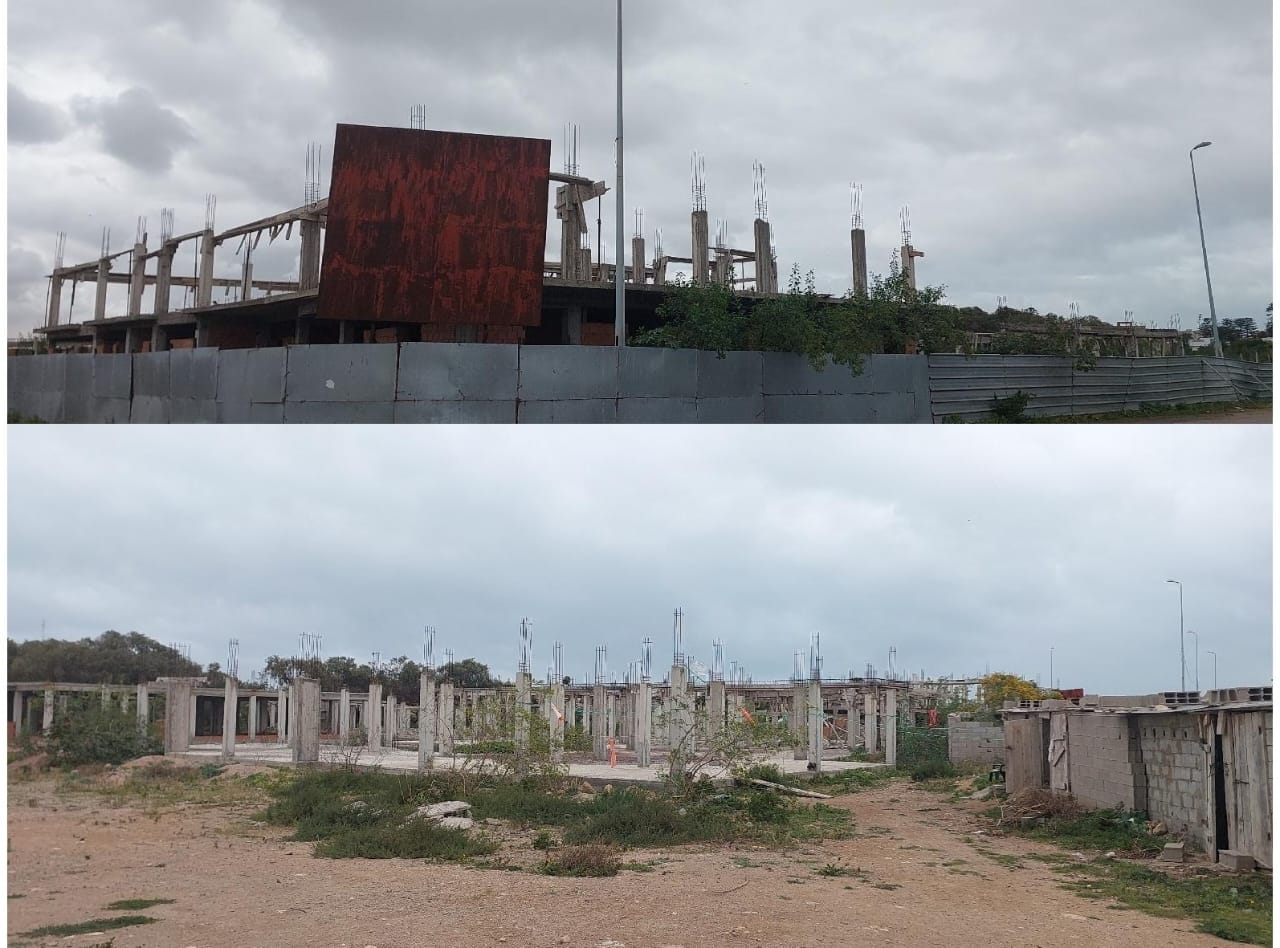 مشروع المركب الاجتماعي بالجديدة يستغيث بعد ان علا لوحته الاشهارية الصدء