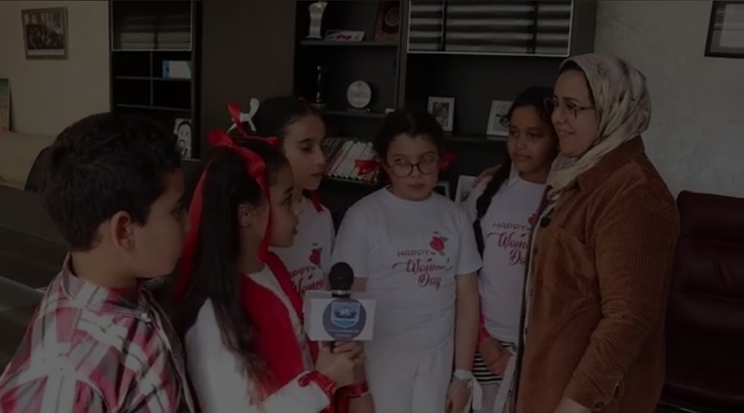 شاهد.. تلاميذ الرابعة ابتدائي خيار إنجليزي بالمدرسة الدولية بالجديدة يحتفلون باليوم العالمي للمرأة .