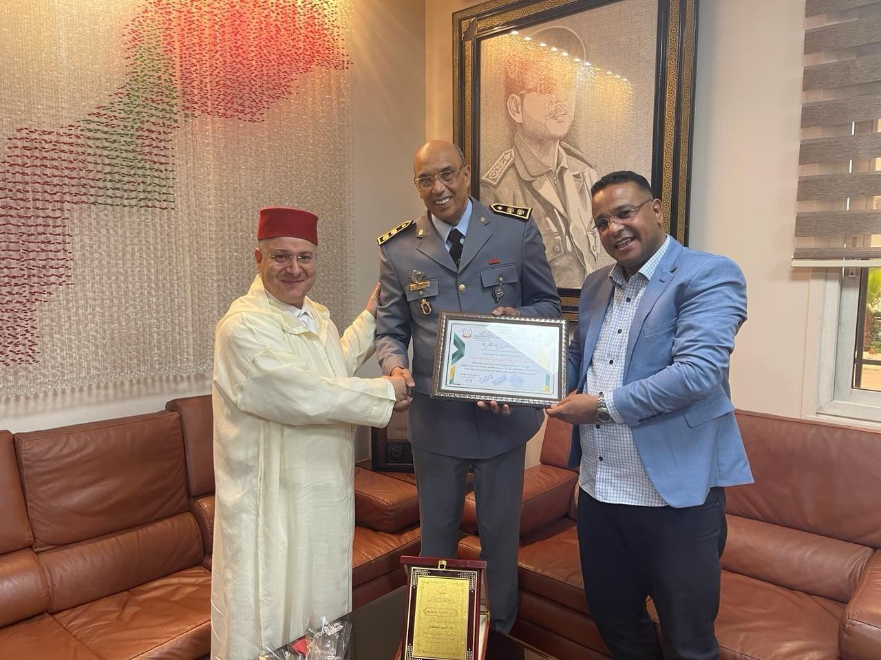 الهيئة المغربية لحماية المواطنة و المال العام تكرم القائد الجهوي للدرك الملكي بالدار البيضاء عبد المجيد الملكوني