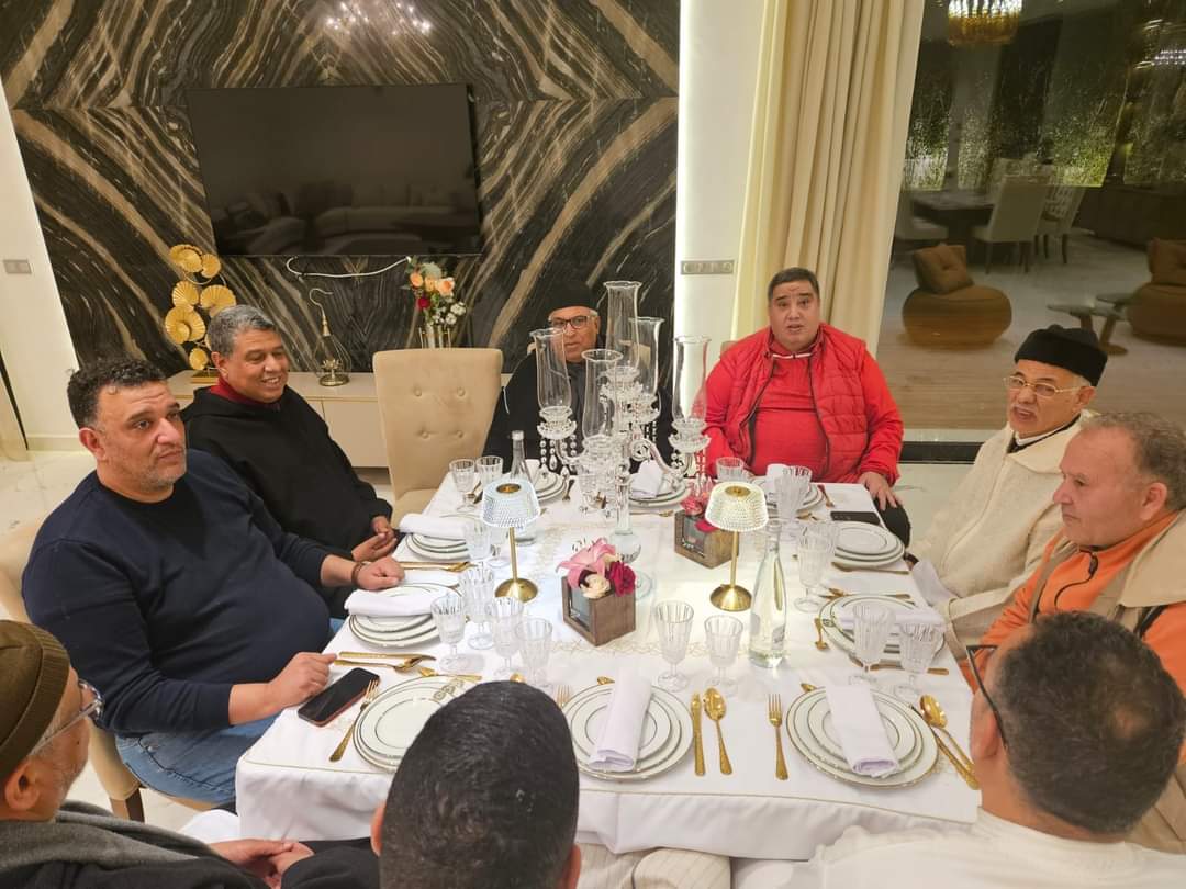 بإستثناء عدد قليل.. أعيان الجديدة الذي وعدوا بمنح لاعبي الدفاع الجديدي 110 ملايين سنتيم يتملصون من وعودهم