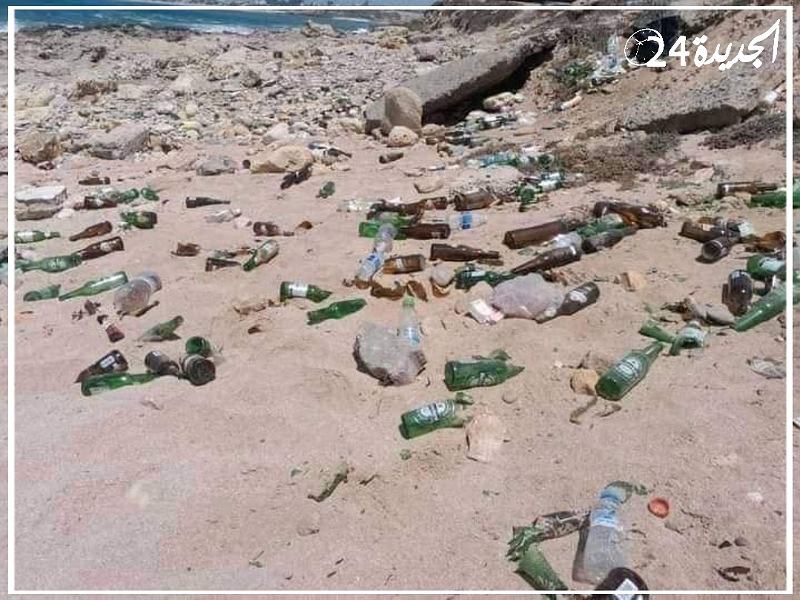 قارورات خمرية بأعداد كثيرة مرمية بشاطئ سيدي بوزيد تسائل الدرك الملكي بمركز مولاي عبد الله