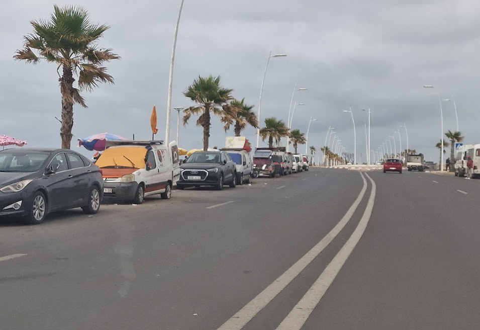 جماعة الجديدة تصدر قرارا بمنع الأنشطة غير المرخصة لبيع القهوة والمشروبات والمأكولات السريعة عبر العربات