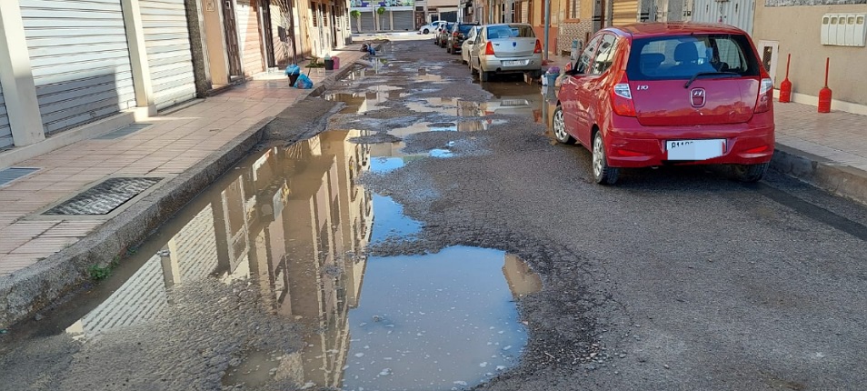 ساكنة تجزئة تيسير بالجديدة تطالب بإصلاح الأزقة التي تحفرت بشكل كبير