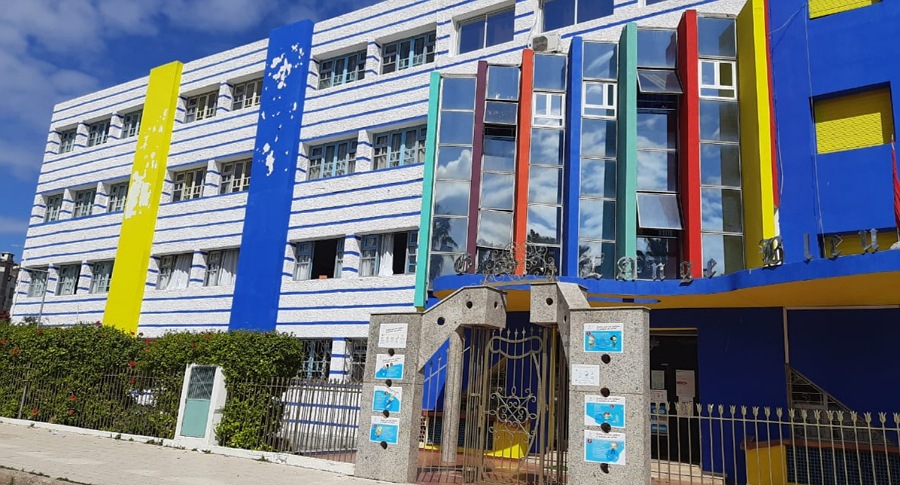 جمعية آباء التلاميذ بمؤسسة الملاك الأزرق الخاصة تستنكر التوزيع غير التربوي لتلاميذ المؤسسة  خلال امتحانات التاسعة إعدادي