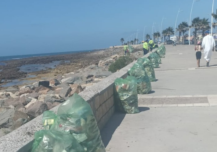 تنظيم حملة واسعة للنظافة بكورنيش شارع النصر بالجديدة